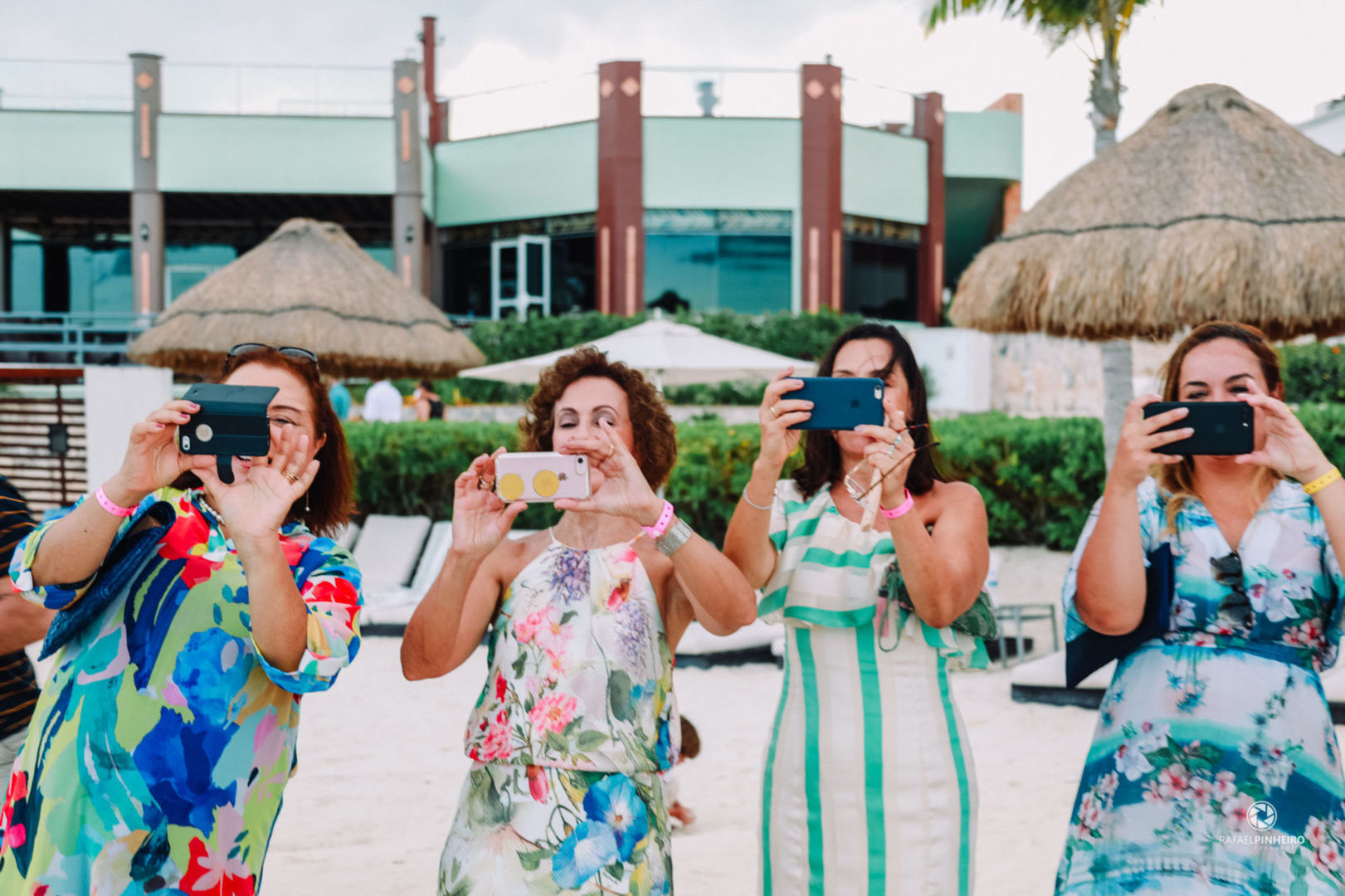 Foto Casamento na praia: 8 dicas para um casamento à beira mar Foto Casamento na praia: 8 dicas para um casamento à beira mar - Imagem 0