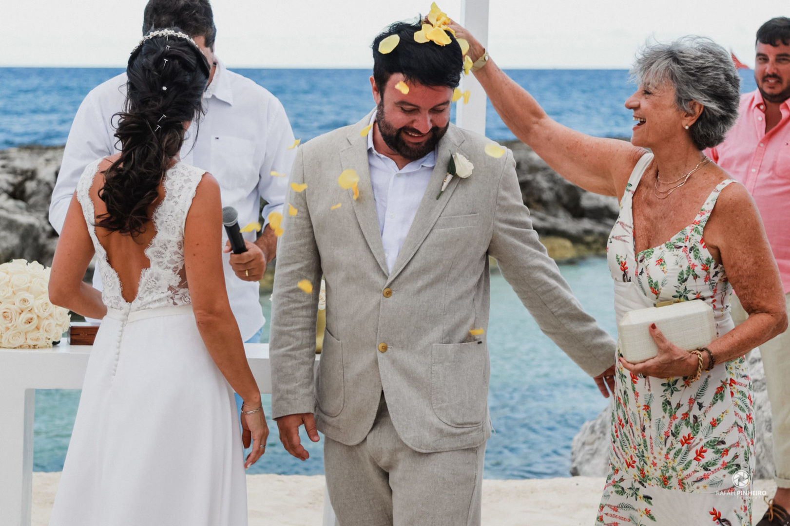 Foto Casamento na praia: 8 dicas para um casamento à beira mar Foto Casamento na praia: 8 dicas para um casamento à beira mar - Imagem 3