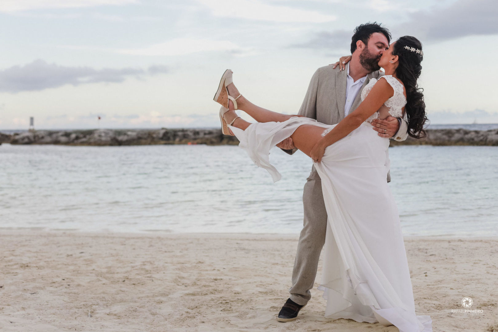 Foto Casamento na praia: 8 dicas para um casamento à beira mar Foto Casamento na praia: 8 dicas para um casamento à beira mar - Imagem 2